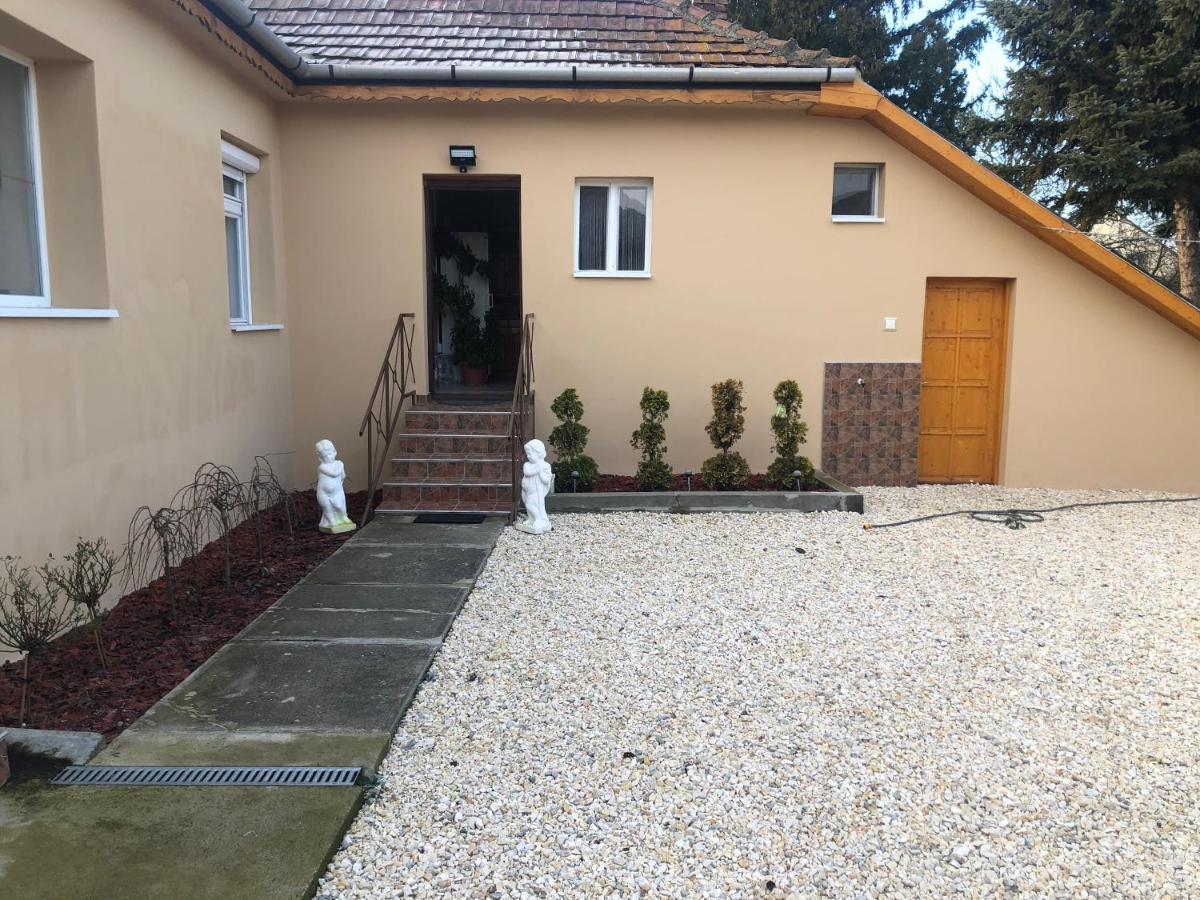 Toerpi Apartman Halmaj Exterior foto